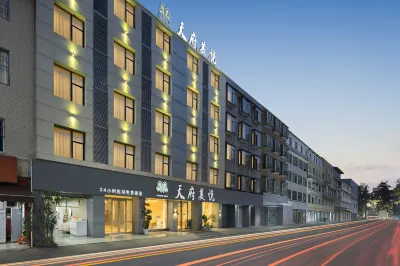 Tianfu Meiyue Hotel (Chengdu Shuangliu International Airport) Hotels near Mingcheng Department Store