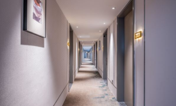 Home Inn Business Hotel (Xizhaosi Street Branch, Guangqumen Inner Subway Station, Beijing)