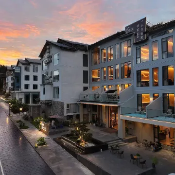 Libo Xiaoqikong Manga Rhythm: Thirteen Months Meeting in the Courtyard