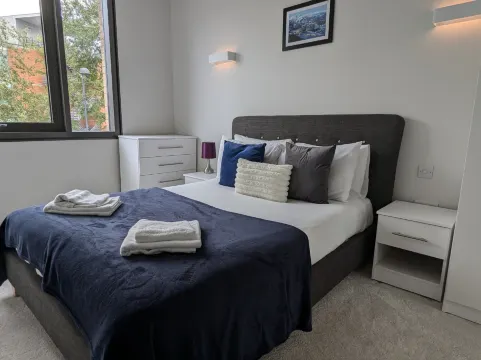 Modern 1 Bed Apt Near Ascot- With Parking - Bracknell