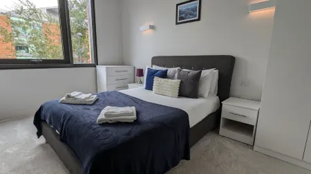 Modern 1 Bed Apt Near Ascot- with parking