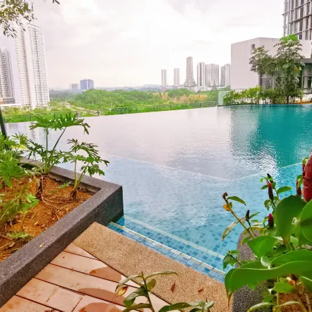 Legoland-Happy Wonder Love Suite-Elysia- Max8pax-with Garden-Pool view