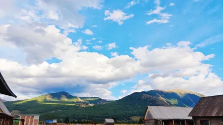 Kanas Kunshye luxury private accommodation Отели рядом с достопримечательностью «Genghis Khan Point Sets»