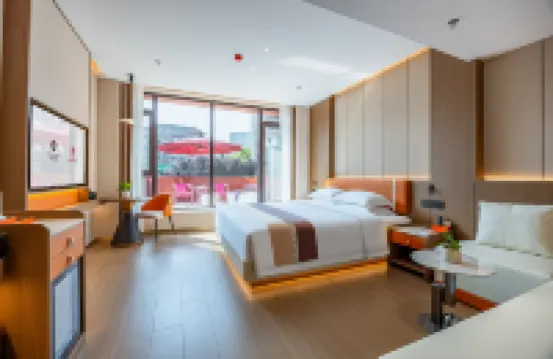 季楓國際飯店（大連西安路商業街香工街地鐵站店）