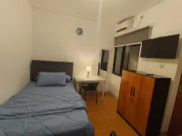 Golden Knight Suites | EcoHome Apartment - parking