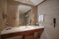 Licheng Ruixuan Hotel (Lingshi Xinjian East Street)