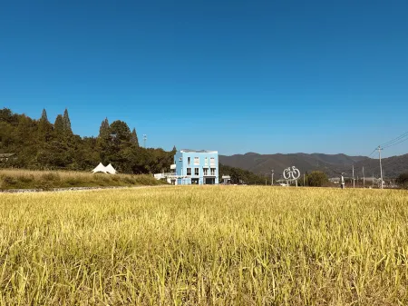 Blue House Country Lodge Отели рядом с достопримечательностью «Anji Yaojia Courtyard»