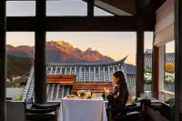 LandGaze • StarSweep | 180-Degree Snow Mountain View Guesthouse (Basan Ancient Town Branch) Hotels in Yulong