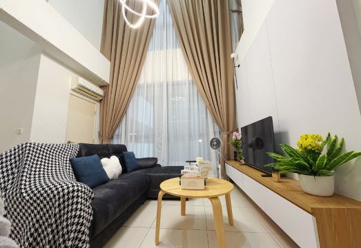 Eco Botanic Muji Style Duplex의 깔끔한 계단 인테리어