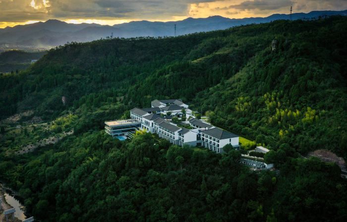 LANDISON RETREAT JUNMAN XIANJV