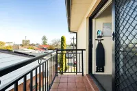 Bright & Comfy 2BR Apartment – Convenient Transit Access, Auburn