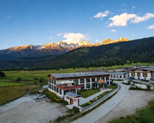 Linzhi Cagong Kangsang Homestay (Gongcuo Lake Scenic Area Branch) Hotels in Nyingchi
