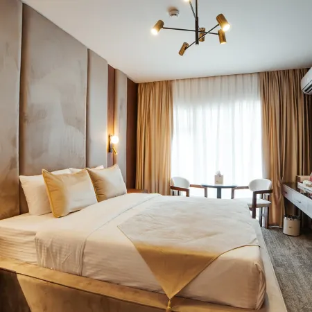 White Breeze Hotel Отели рядом с достопримечательностью «Станция метро Короглу»