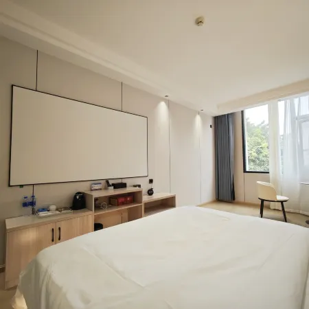 Yibo Hotel (Mengzi Nanhu Park Xintiandi Pedestrian Street)