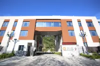 Yishengyuan Homestay - parking