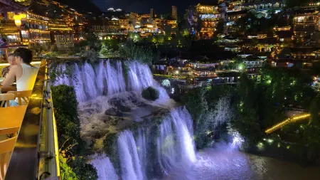 Furong Town Flower Waterfall Bay Homestay