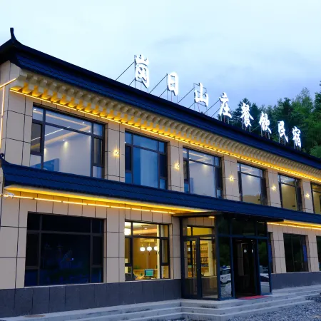 Gangri Villa Gourmet Homestay (Zhagulu Town)