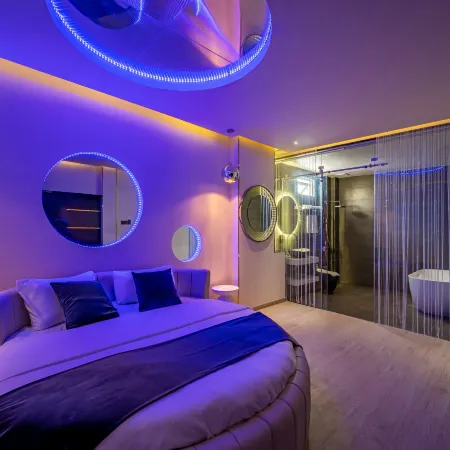MIDAS HOTEL Отели рядом с достопримечательностью «Университет иностранных языков и вычислений Хуфлит»