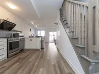 Downsview Park Luxury Townhome new Yorkdale Transit Hotels near Downsview Metro Station