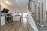 Downsview Park Luxury Townhome new Yorkdale Transit - Wifi
