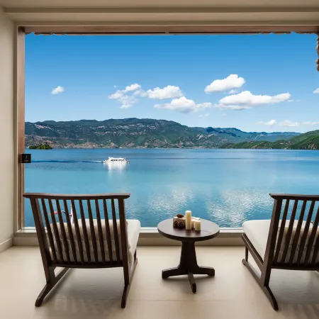 Chunshi · Xitang | Begonia Gallery · Premier Lakeview Holiday Courtyard (Daluoshui, Lugu Lake)