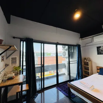 La Belle Nuit Hostel Hotels near Infinity Club