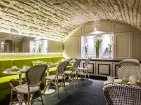 Hotel Jardin le Brea Hotel berhampiran Stesen Metro Vavin