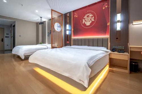 Home Inn Huayi Select Hotel (Wafangdian Railway Station) - parking