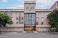 Luoyang Yuntu Light Hotel (David Tian Di Branch, Luoyang Railway Station) - Park Yeri