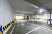 Tianyi Hotel - parking