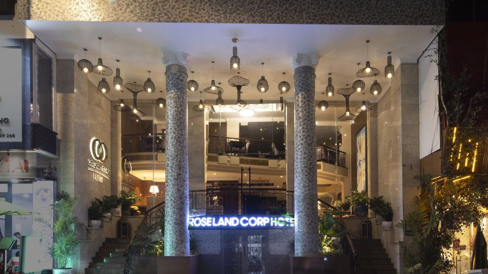 Roseland Corp Hotel