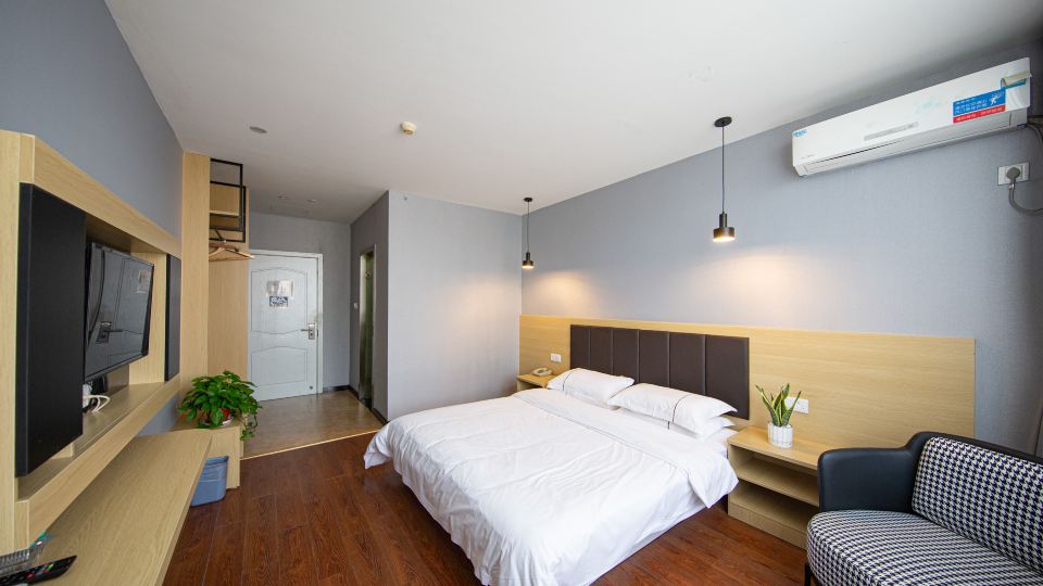 Haining Stranger Shanghua Hotel