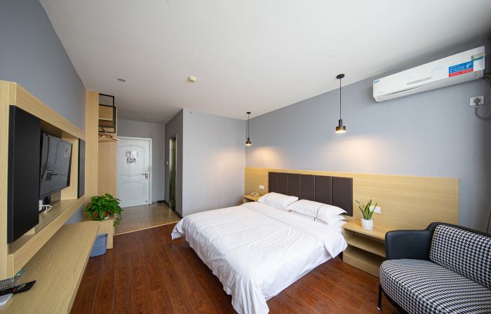 Haining Stranger Shanghua Hotel