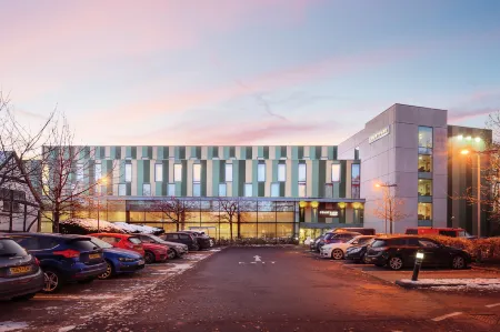 Courtyard London Gatwick Airport Отели в г. Копторн