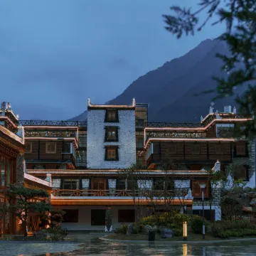 Danba Jiarong College Homestay