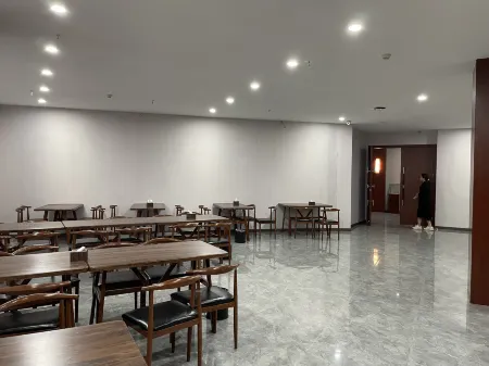 Hantang Hotel Отели в г. Сяи