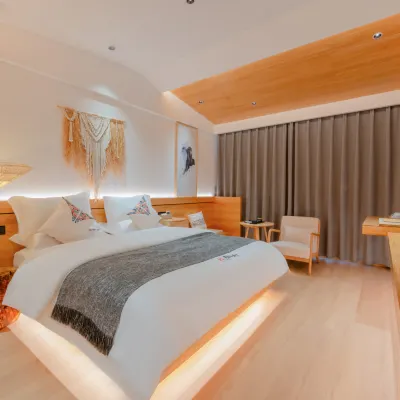 Zekshanju Hotels near Cuifeng Mountain