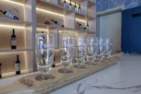 Yihai Hotel (Zhengzhou South China City Longhu Jinyi City Shopping Center Branch)