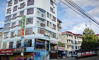 Longlin Tianbao Business Hotel