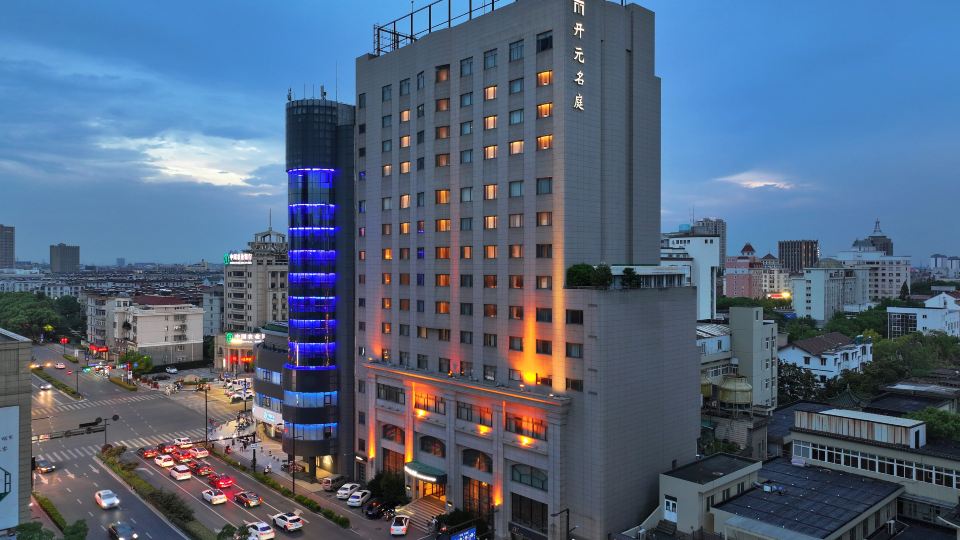 Tongxiang Wanxianghui Maison New Century Hotel