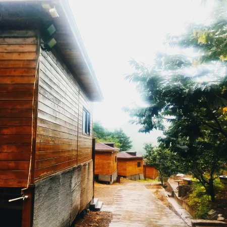Wuling Mountain's Shouyuzirangjingba Guesthouse