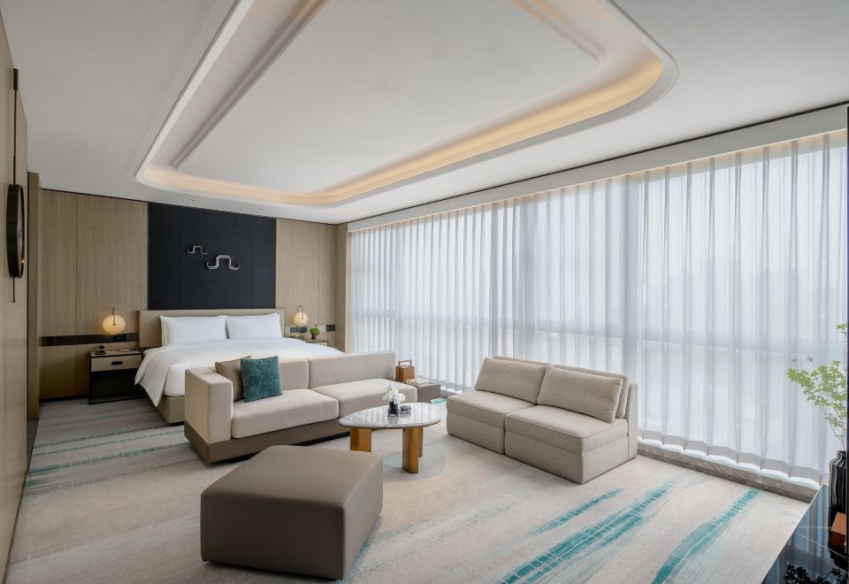 4. 제이드 베이 호..