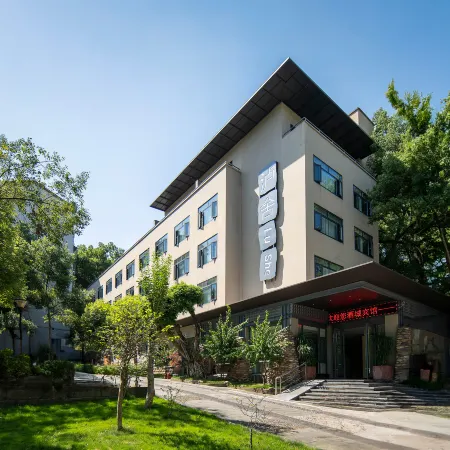 Lushe Hotel