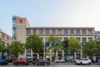 柏曼飯店（上海滴水湖臨港萬達廣場店） 上海電力大學(臨港校區)附近的飯店