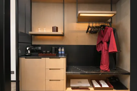 Park Plaza Shenzhen Pinghu Отели рядом с достопримечательностью «Shenzhen Fenghuangshan National Mining Park»