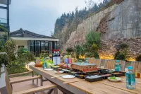 Wawu Mountain Sunset · Luoyi Homestay (Yanu Lake Branch)