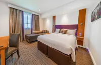 بريمير إن واحة دبي للسيليكون Hotels near جامعة زايد
