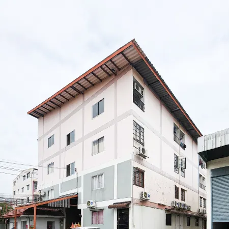 Freesia Bangphi Guest House