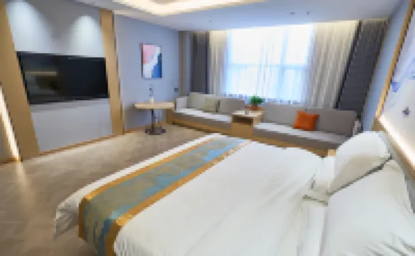 Guofeng Holiday Hotel (Xi'an Terracotta Army Tourist Area Huaqing Palace Branch)