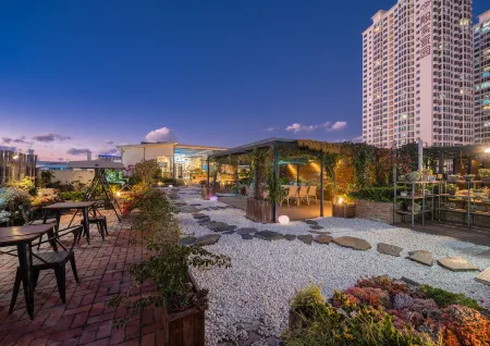 Flora Hotel (Kunming Chenggong Dounan Flower Market) Отели рядом с достопримечательностью «Luolong Park»